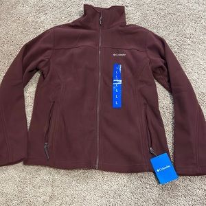 Women’s size large Columbia jacket new maroon
